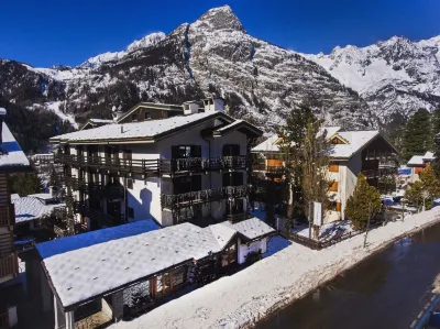 Hotel les Jumeaux Courmayeur Hotel a 