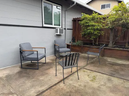 Charming 2-bedroom house in Downtown Walnut Creek with WiFi and AC Отели рядом с достопримечательностью «Рут Банкрофт Гарден & Нерсери»