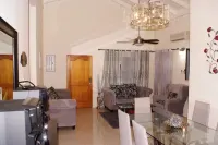 Palms Paradise Drax Hall