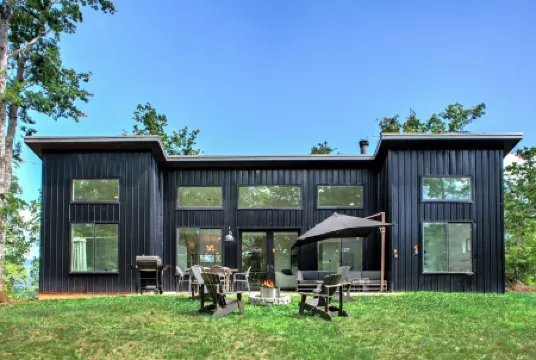 Modern Amenities and Cozy Living Area - Charming Stylish Sanctuary