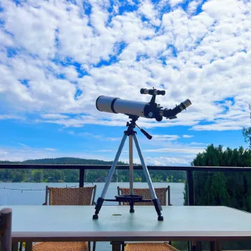 Beach Front Retreat :Private Beach and Dock Access, Hot Tub, BBQ &Free Kayaks!