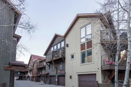 Double Diamond 23 by AvantStay Close to Town the Slopes