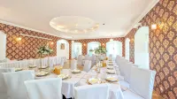 Dwór Górny Hotels in Srebrna Góra