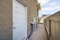 The Premier Suite | 321Mbps WiFi | Perfect Stays Hotels in Airdrie