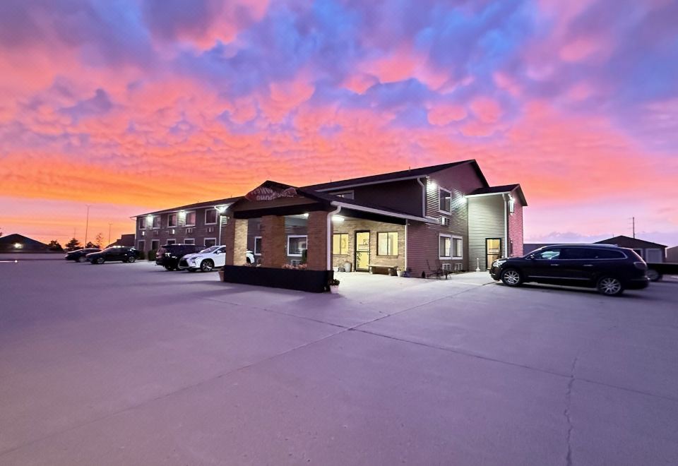 Clarion Hometown Inn - Hizvo