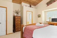 Alpine Retreat w/ Private Deck, Views, Outdoor Dining Alpen Drive by Avantstay