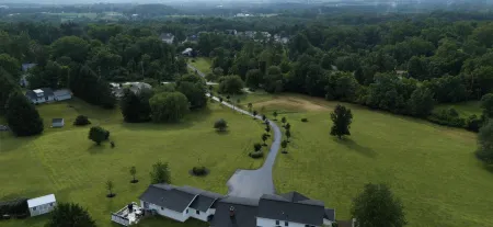 Windy Meadows - Cozy home in a peaceful and relaxing country setting. Отели в г. Монаган Тауншип