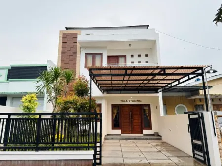 Villa Syahdana-Strategic Stay Near Tugu & Malioboro Отели в г. Godean