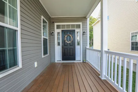 4 Bedroom Cottage - 5 Minutes from both beaches
