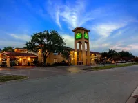 Rodeway Inn Hotels near Benjamin Knox Gallery