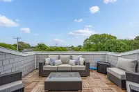 Luxury Living with Rooftop Terrace and Coastal Charm - Inviting Escape Hotels in Harwich Port
