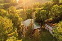 Elmhurst House /Town-House- Top Floor - 3Bd Catskill Mtn View
