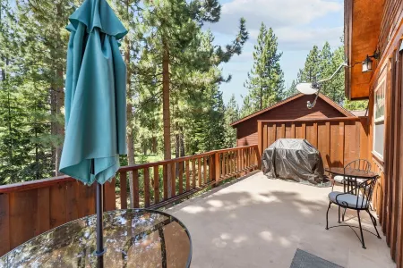 Luxury Custom Home at North Shore; Minutes to Northstar;  Walk to Beach Отели в г. Тахо Виста