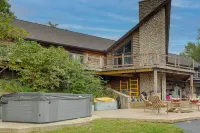 Fox River Luxury Estate: Pool, Sauna & Eagle Views - Homestays