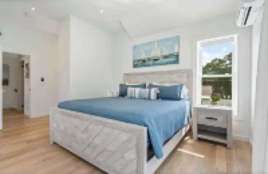 Latitude Adjustment Walk to Beach & Dining!