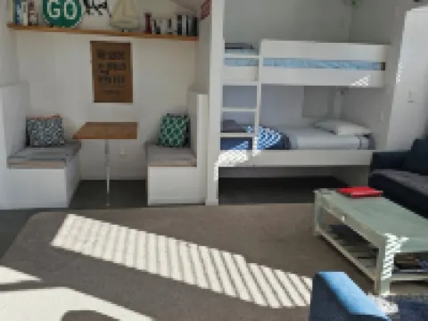 luxury beach flat,  MAXIMUM four people, No cleaning fee Hotels in Ohope