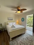 Turtle Cove B • Stylish 2BR Duplex with Extra Half Bath + Walk to Beach