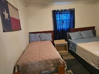 Texas themed cabin with a Shared fishing pier Not waterfront