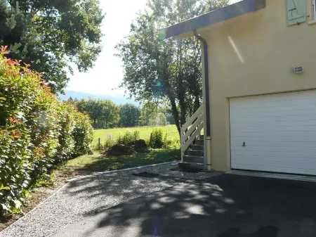 Situation Remarquable en Bordure de la Nature Tout en Étant Dans Annecy