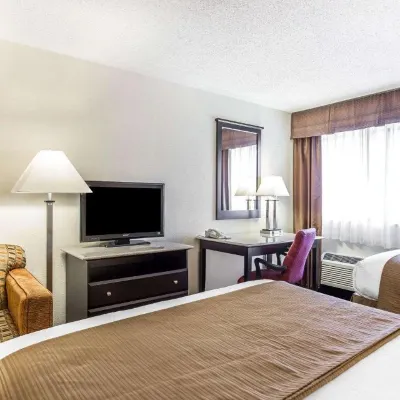 Quality Inn & Suites Coliseum Hotels near Friendly Center
