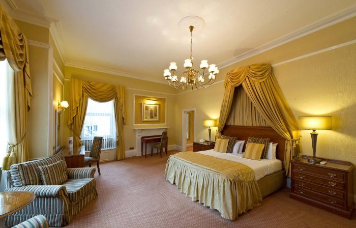 The Royal & Fortescue Hotel