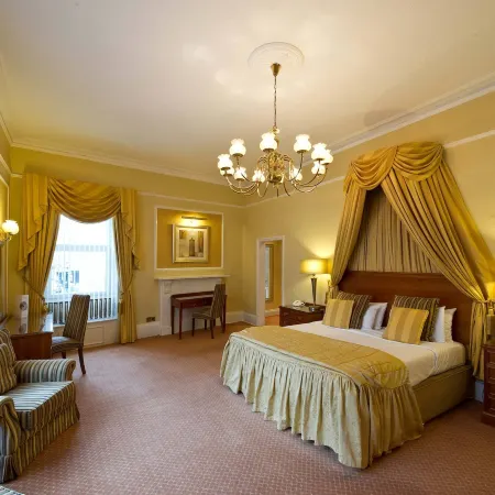 The Royal & Fortescue Hotel