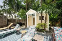 Island Time Hideaway at Old Town Key West Historic Seaport - 3 Blocks to Duval