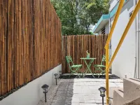 The Jewel of Levittown: Charming 2-bedroom apartment with WiFi, AC in Toa Baja Hotels in Levittown