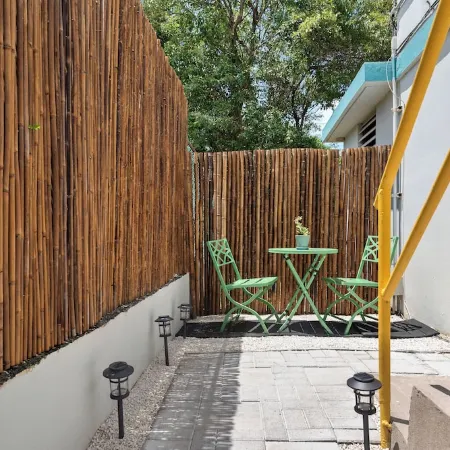 The Jewel of Levittown: Charming 2-bedroom apartment with WiFi, AC in Toa Baja