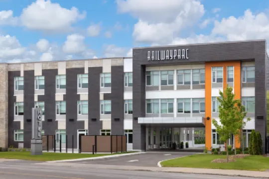 Hotel Railwayparc Montreal, Tapestry Collection by Hilton Hotels near Rue Ste.-Catherine