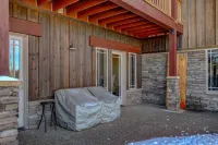 Furnished Patio with Mountain Views - Inviting Spacious Retreat