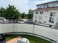 5 Min von der Hochschule enfernt - Familien-Apartment mit Balkon & Kinderbett