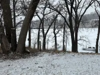 Lovely 2-bedroom LAKE house with AC in Fairmont フェアモントのホテル