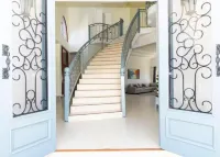 Luxe 7-bedroom villa - WiFi, AC in phenomenal St. Mary Parish min from Ocho Rios