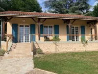 Beautiful house in the heart of the Périgord Noir 4 km from Le Bugue. Sleeps 4 勒比格住宿飯店