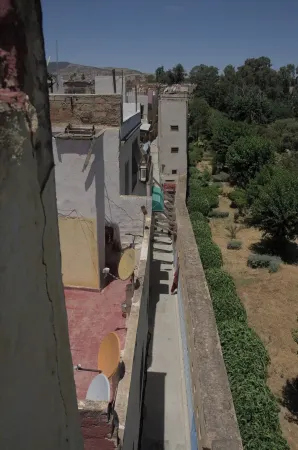 Between the garden Jnan Sbil and the Medina in the heart of Fes