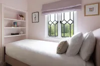 Pretty Riverside Cottage, PetworthTwo Bedrooms, Sleeps 3. Dogs Welcome