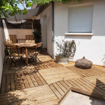 T2 house with small adjoining plot, very nice.