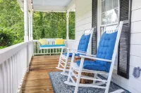 7.7 mi to LakePoint Sports - Near Historic DT - HotTub