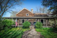 Historic 1830s Lodge/Cabin Overlooking Missouri River Hotels in St. Johns Township