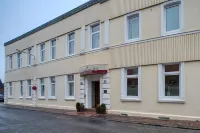 SleepBEEONE Wilhelmshaven Hotels near Maade