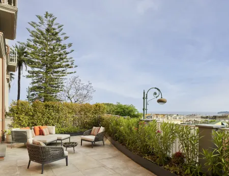 De Bonart Naples, Curio Collection by Hilton