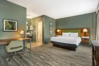 Hampton Inn & Suites Coeur d' Alene - Breakfast