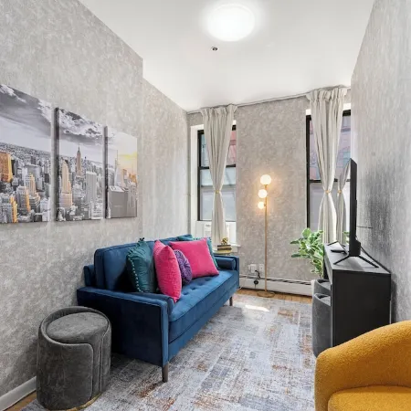 3Br 3Ba • NY Charm Modern Luxe • Sleeps to 12 • Min to NYC • Free Parking Permit