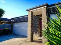 Family And Remote Work Friendly-Only 4 Minutes from The Pacific Werribee Hoteles en Werribee