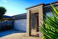 Family And Remote Work Friendly-Only 4 Minutes from The Pacific Werribee Hotels in Werribee
