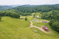 Modern Willis Cabin Retreat 24-Acre Working Farm! - 3 tähden