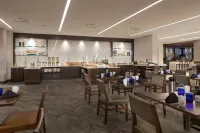 DoubleTree by Hilton Hotel Syracuse - breakfast