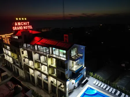 Amchit Grand Hotel Отели в г. Rayhan