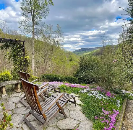 Whispering Falls Cabin - hot tub, views, 15 acres, minutes from Main St.